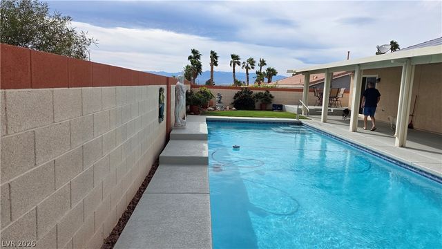 6621 Chapel Heights Court, Las Vegas, NV 89156