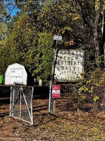 1023 N Park Street, Highland Charter Township, MI 48356