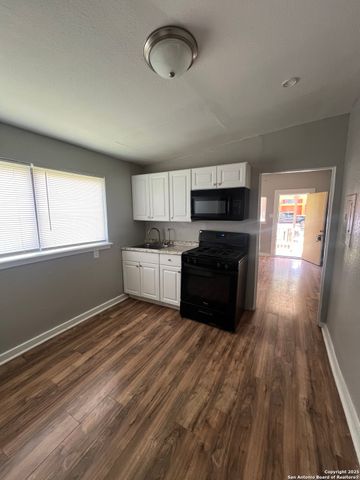 1517 El Paso, San Antonio, TX 78207