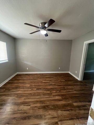 1517 El Paso, San Antonio, TX 78207