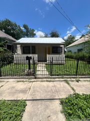 1517 El Paso, San Antonio, TX 78207