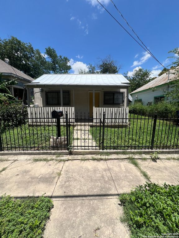1517 El Paso, San Antonio, TX 78207