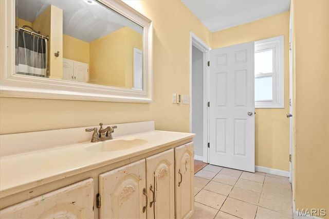 25 Village Drive, Swansea, IL 62226