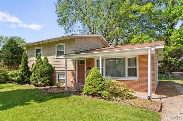 25 Village Drive, Swansea, IL 62226
