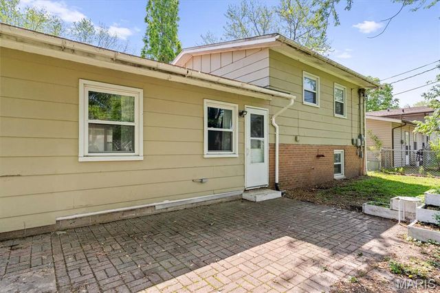 25 Village Drive, Swansea, IL 62226
