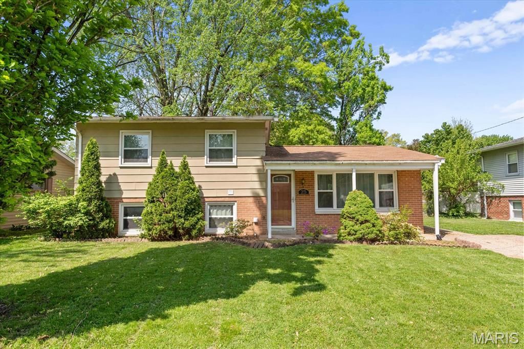 25 Village Drive, Swansea, IL 62226