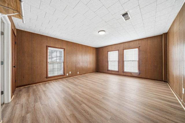 1205 W 10th Street, Mcgregor, TX 76657