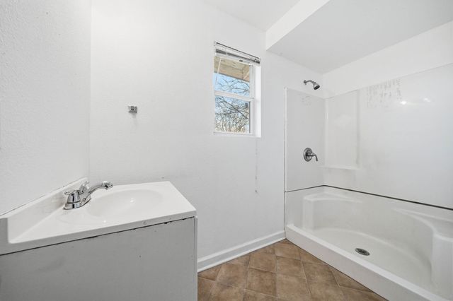 1205 W 10th Street, Mcgregor, TX 76657