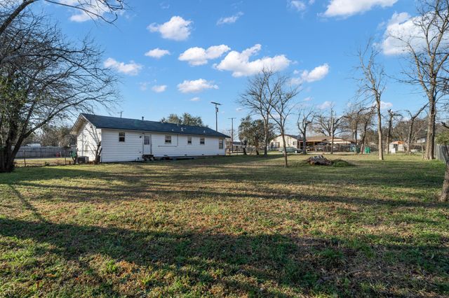 1205 W 10th Street, Mcgregor, TX 76657