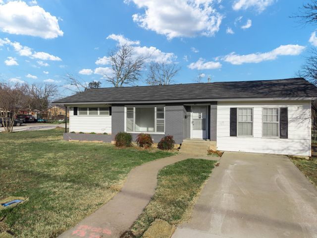 1205 W 10th Street, Mcgregor, TX 76657