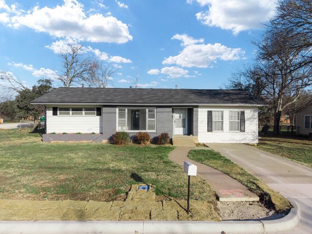 1205 W 10th Street, Mcgregor, TX 76657