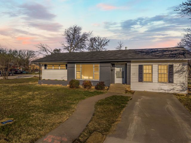 1205 W 10th Street, Mcgregor, TX 76657