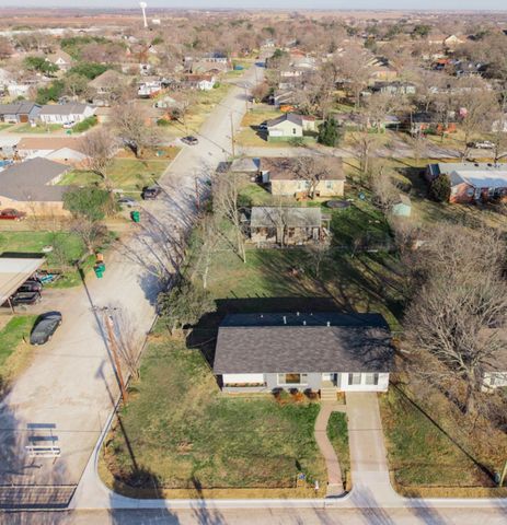 1205 W 10th Street, Mcgregor, TX 76657