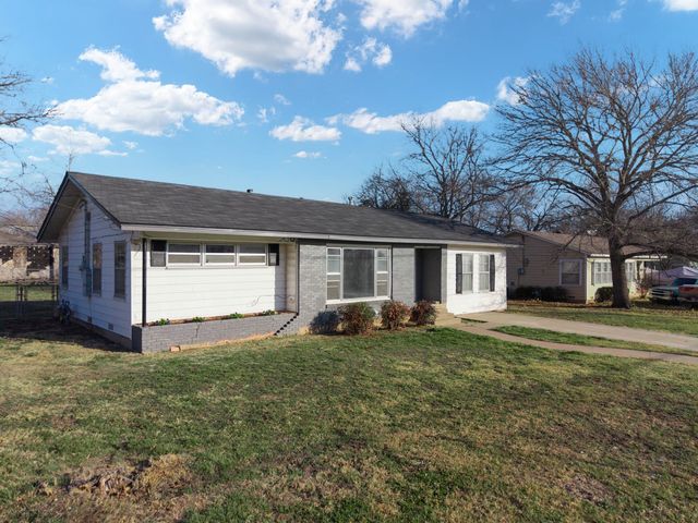 1205 W 10th Street, Mcgregor, TX 76657