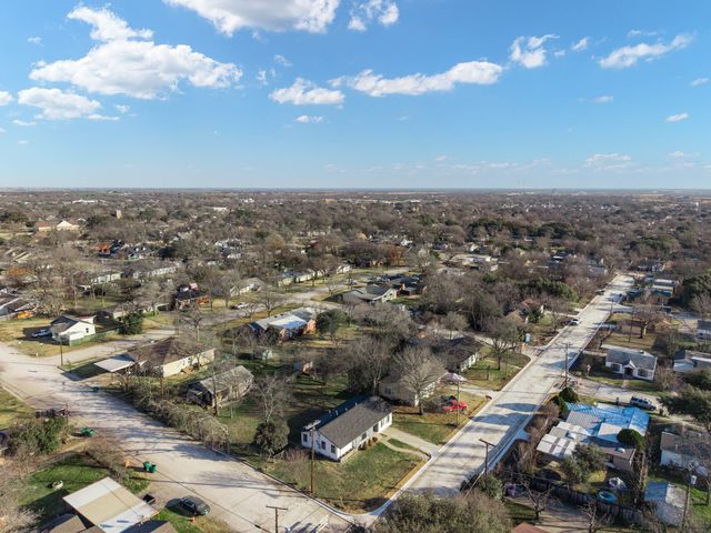 1205 W 10th Street, Mcgregor, TX 76657