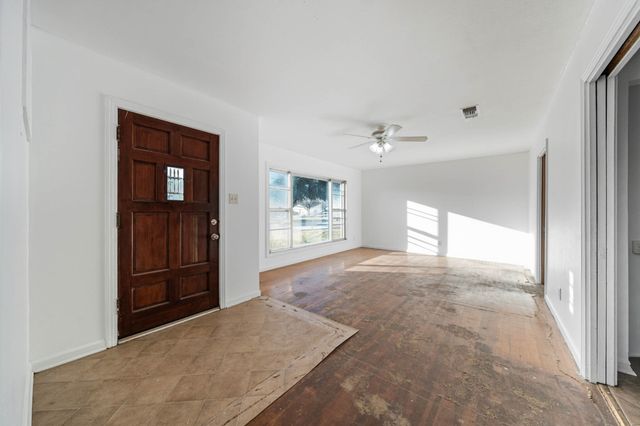 1205 W 10th Street, Mcgregor, TX 76657