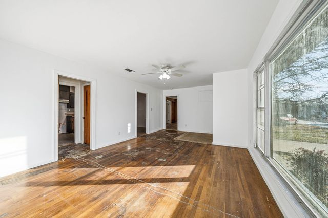 1205 W 10th Street, Mcgregor, TX 76657