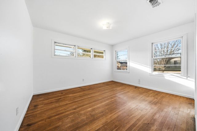 1205 W 10th Street, Mcgregor, TX 76657