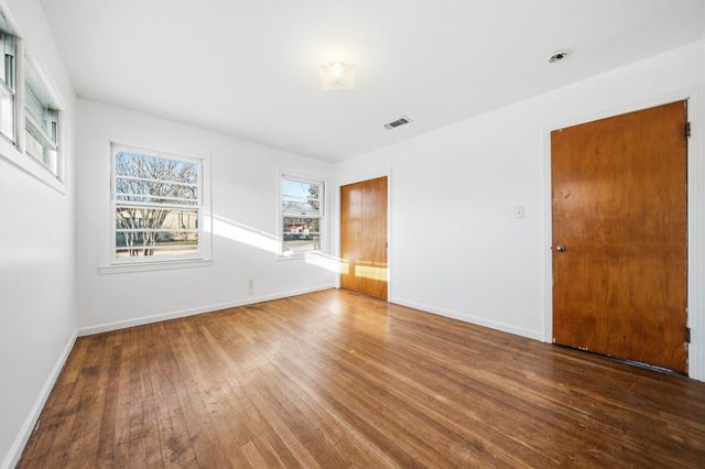 1205 W 10th Street, Mcgregor, TX 76657