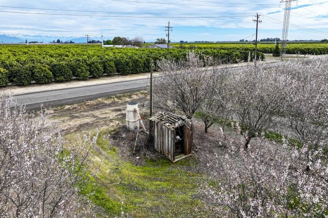 10847 E Belmont Avenue, Sanger, CA 93657