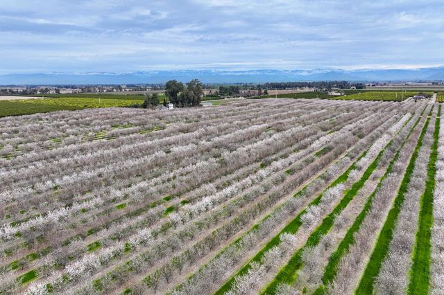 10847 E Belmont Avenue, Sanger, CA 93657