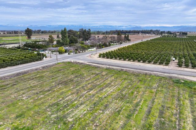 10847 E Belmont Avenue, Sanger, CA 93657