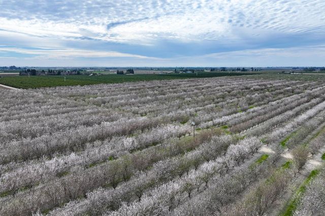 10847 E Belmont Avenue, Sanger, CA 93657