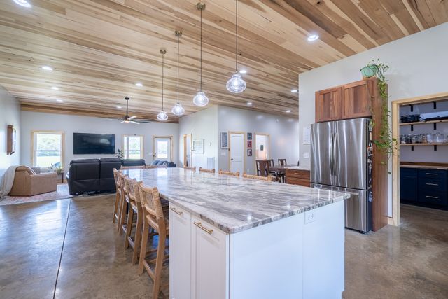 125 Ashland Rd, Waynesboro, TN 38485