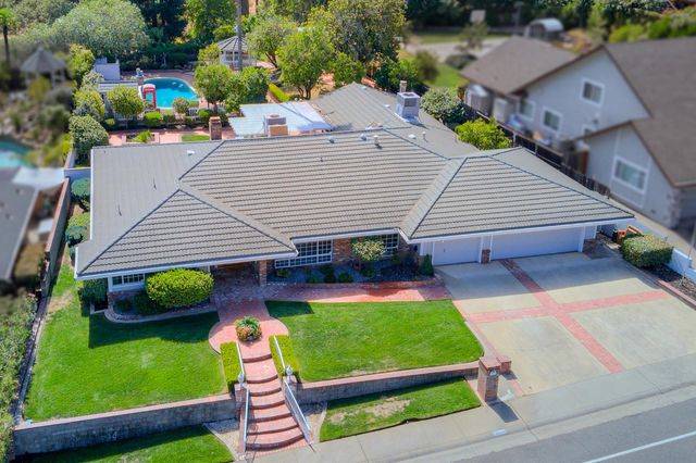 9260 Winding Oak Dr, Fair Oaks, CA 95628
