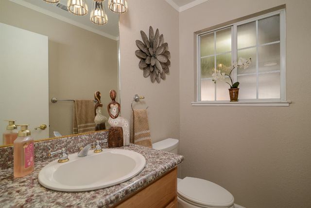 9260 Winding Oak Dr, Fair Oaks, CA 95628