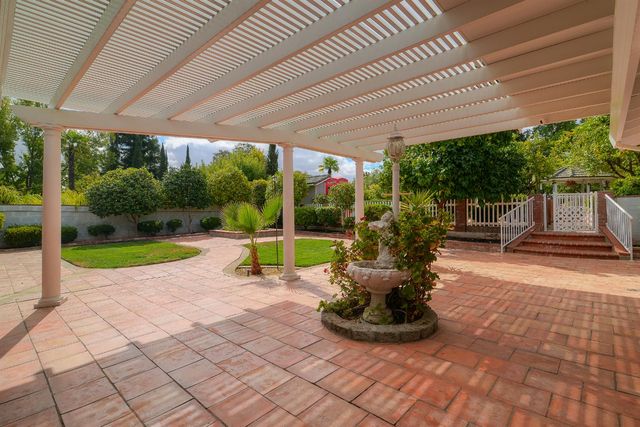 9260 Winding Oak Dr, Fair Oaks, CA 95628