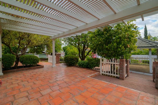 9260 Winding Oak Dr, Fair Oaks, CA 95628