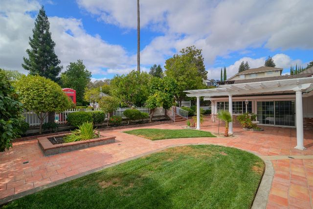 9260 Winding Oak Dr, Fair Oaks, CA 95628