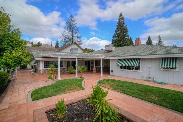 9260 Winding Oak Dr, Fair Oaks, CA 95628