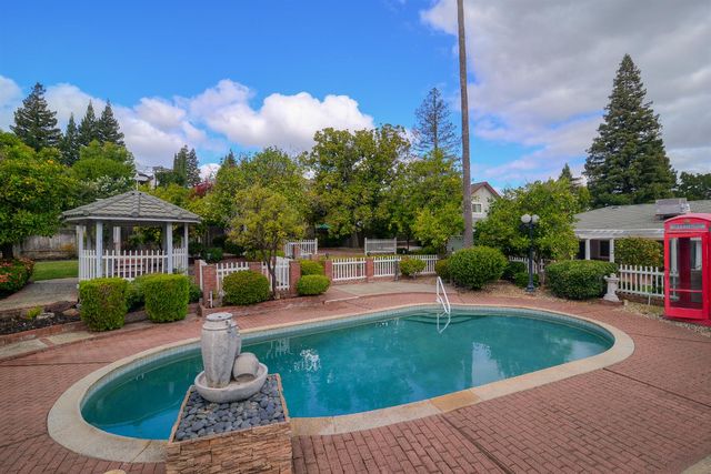 9260 Winding Oak Dr, Fair Oaks, CA 95628