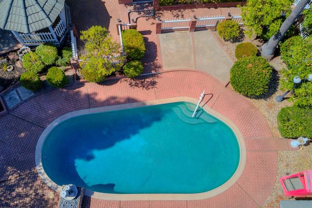 9260 Winding Oak Dr, Fair Oaks, CA 95628