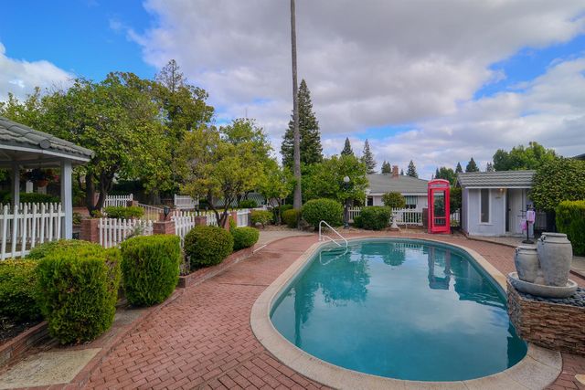 9260 Winding Oak Dr, Fair Oaks, CA 95628