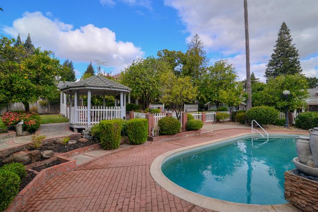 9260 Winding Oak Dr, Fair Oaks, CA 95628