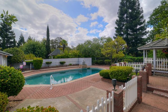 9260 Winding Oak Dr, Fair Oaks, CA 95628