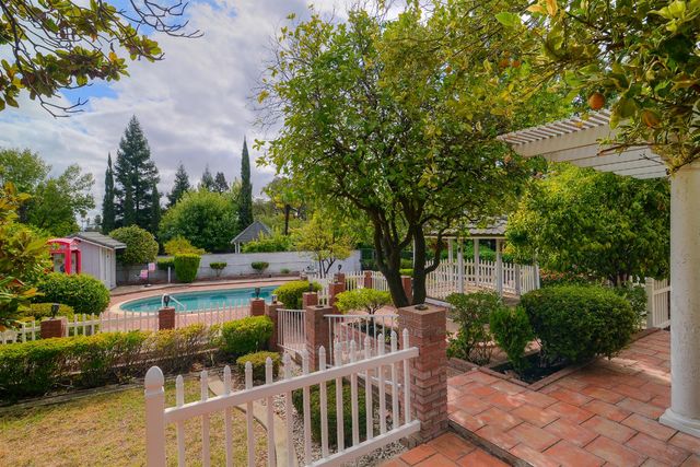 9260 Winding Oak Dr, Fair Oaks, CA 95628