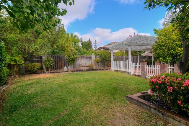 9260 Winding Oak Dr, Fair Oaks, CA 95628