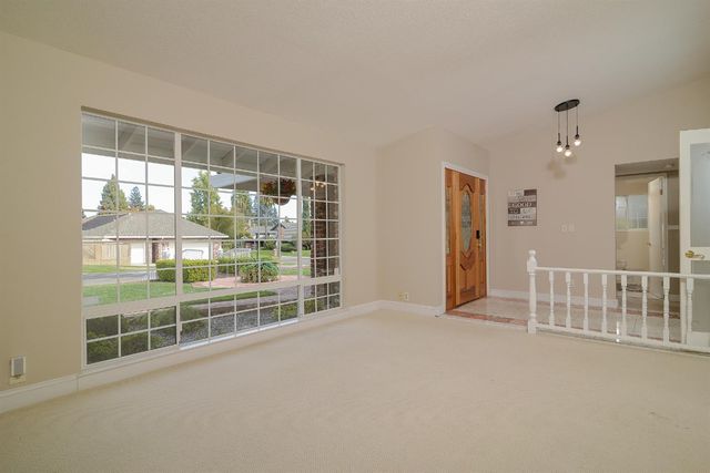 9260 Winding Oak Dr, Fair Oaks, CA 95628
