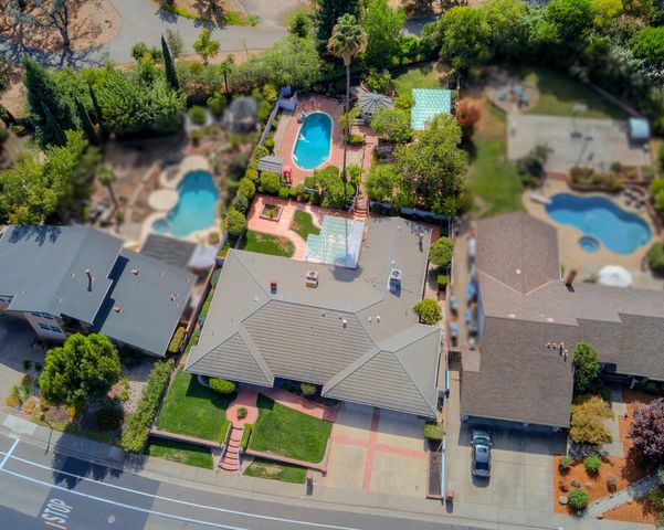 9260 Winding Oak Dr, Fair Oaks, CA 95628