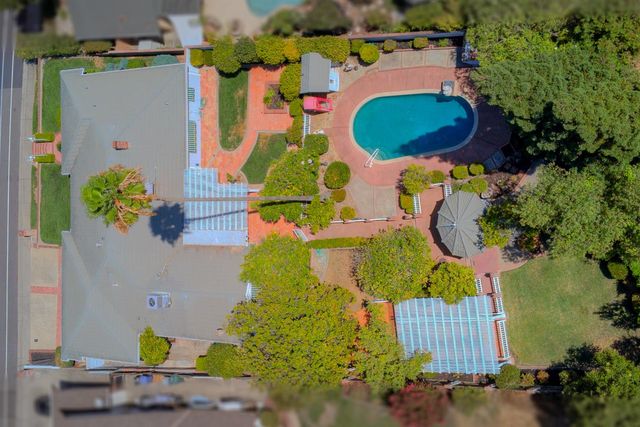 9260 Winding Oak Dr, Fair Oaks, CA 95628