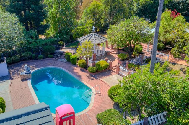 9260 Winding Oak Dr, Fair Oaks, CA 95628
