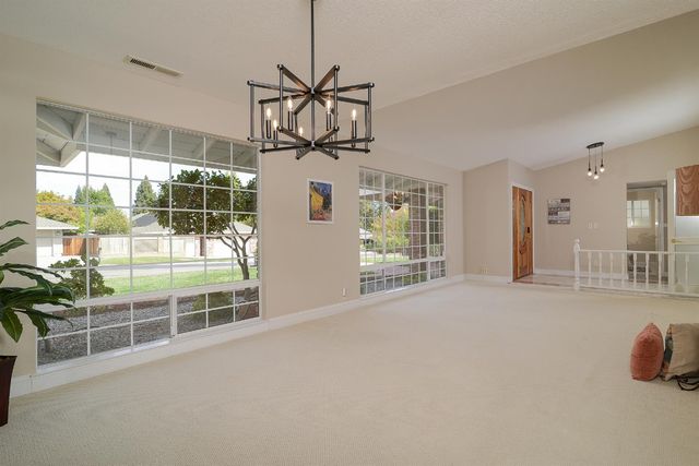 9260 Winding Oak Dr, Fair Oaks, CA 95628