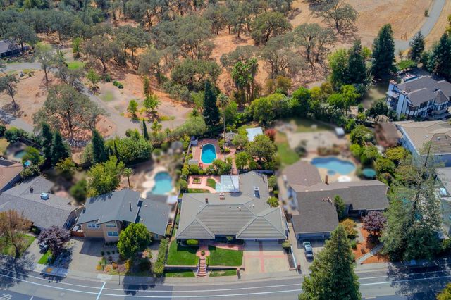9260 Winding Oak Dr, Fair Oaks, CA 95628