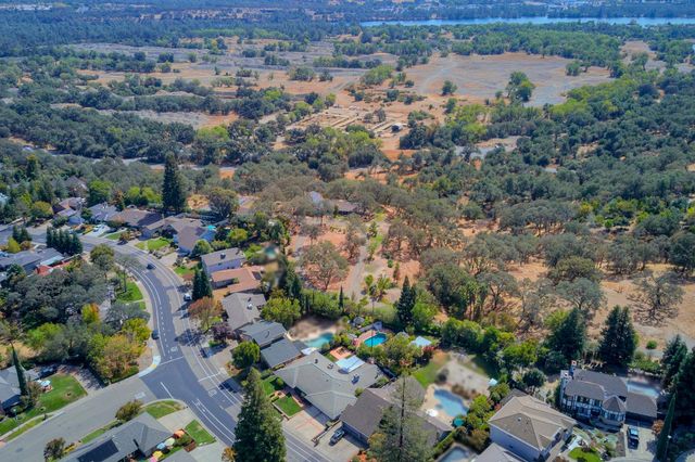 9260 Winding Oak Dr, Fair Oaks, CA 95628