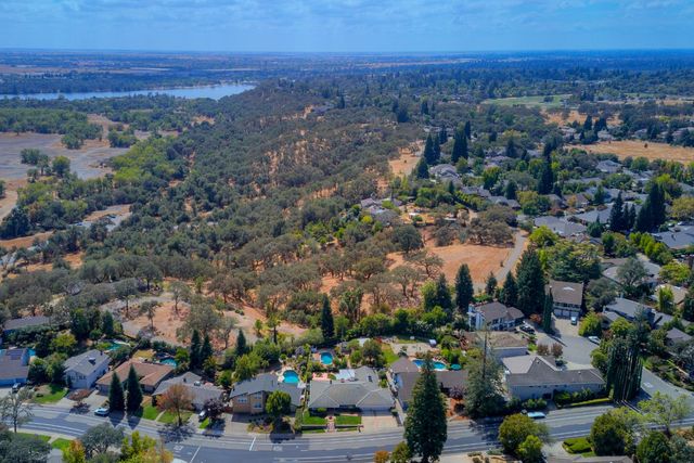 9260 Winding Oak Dr, Fair Oaks, CA 95628