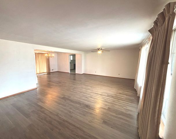 331 N Illinois Avenue, Salem, IL 62881